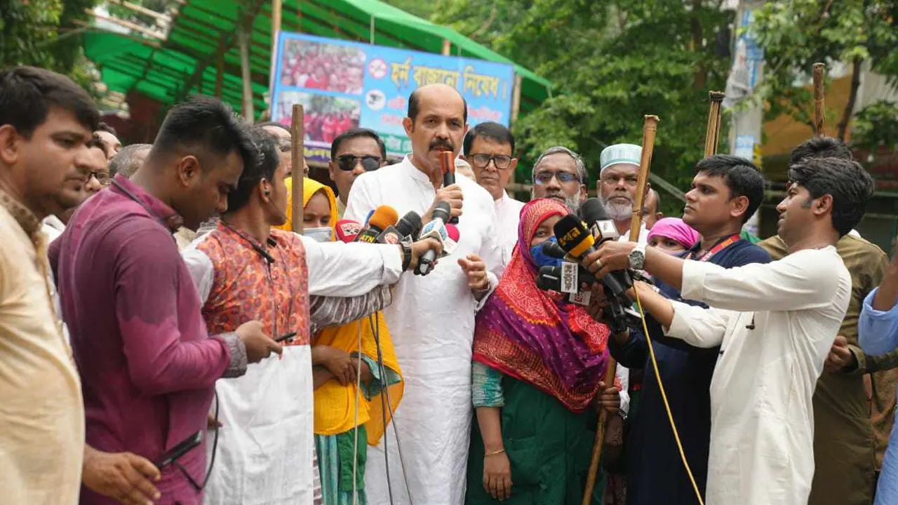 বর্জ্য অপসারণ কার্যক্রম পরিদর্শনে ডিএনসিসি মেয়র মো. আতিকুল ইসলাম। ছবি : কালবেলা