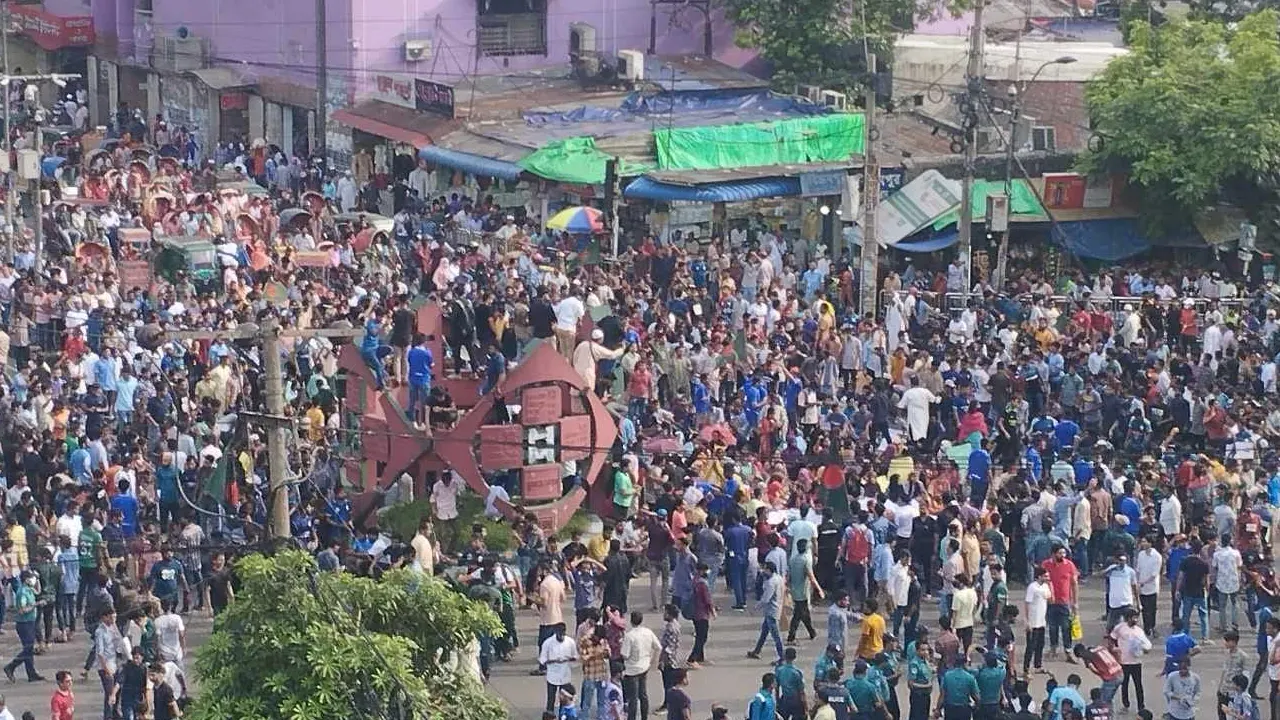 গুলিস্তান জিরো পয়েন্টে আন্দোলনকারীদের অবস্থান। ছবি : সংগৃহীত