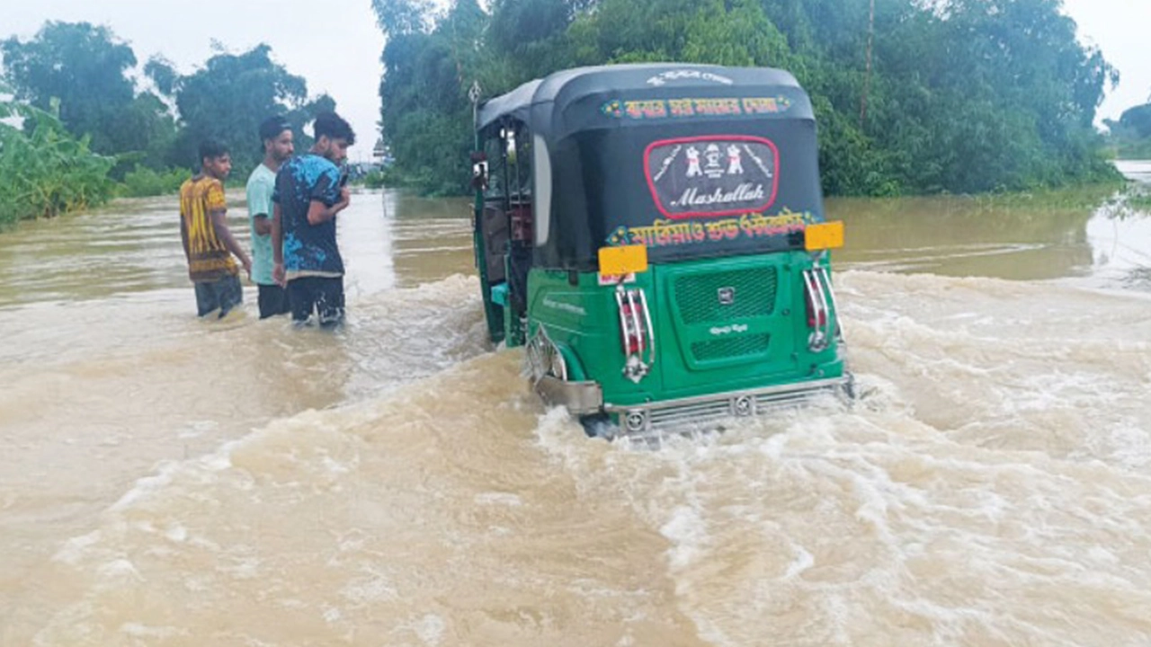 চট্টগ্রামে বন্যার একটি খণ্ড চিত্র। ছবি : কালবেলা