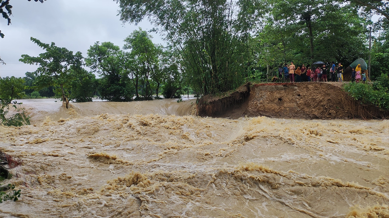 বন্যার্ত এলাকায় স্বাস্থ্যসেবায় নিয়োজিত ১১৯৬টি মেডিকেল টিম | কালবেলা