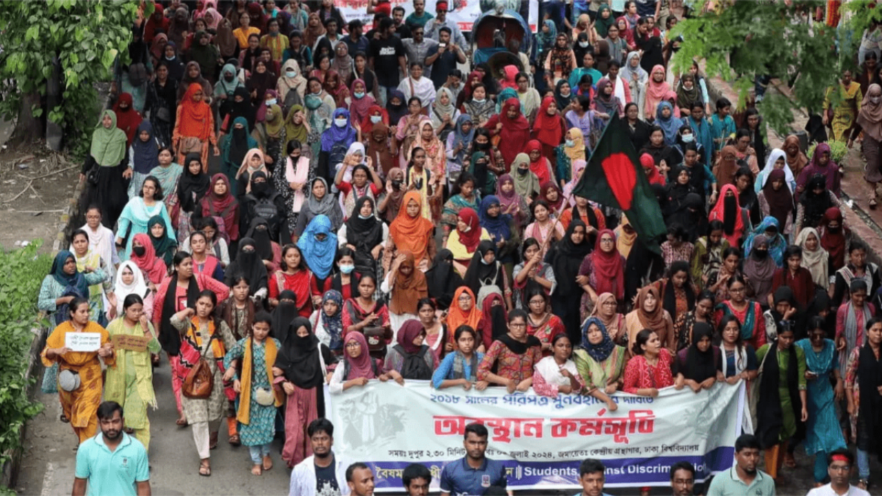 বাংলাদেশের সাম্প্রতিক ছাত্র আন্দোলনে নারী শিক্ষার্থীদের ব্যাপক অংশগ্রহণ দেখা গেছে। ছবি : সংগৃহীত