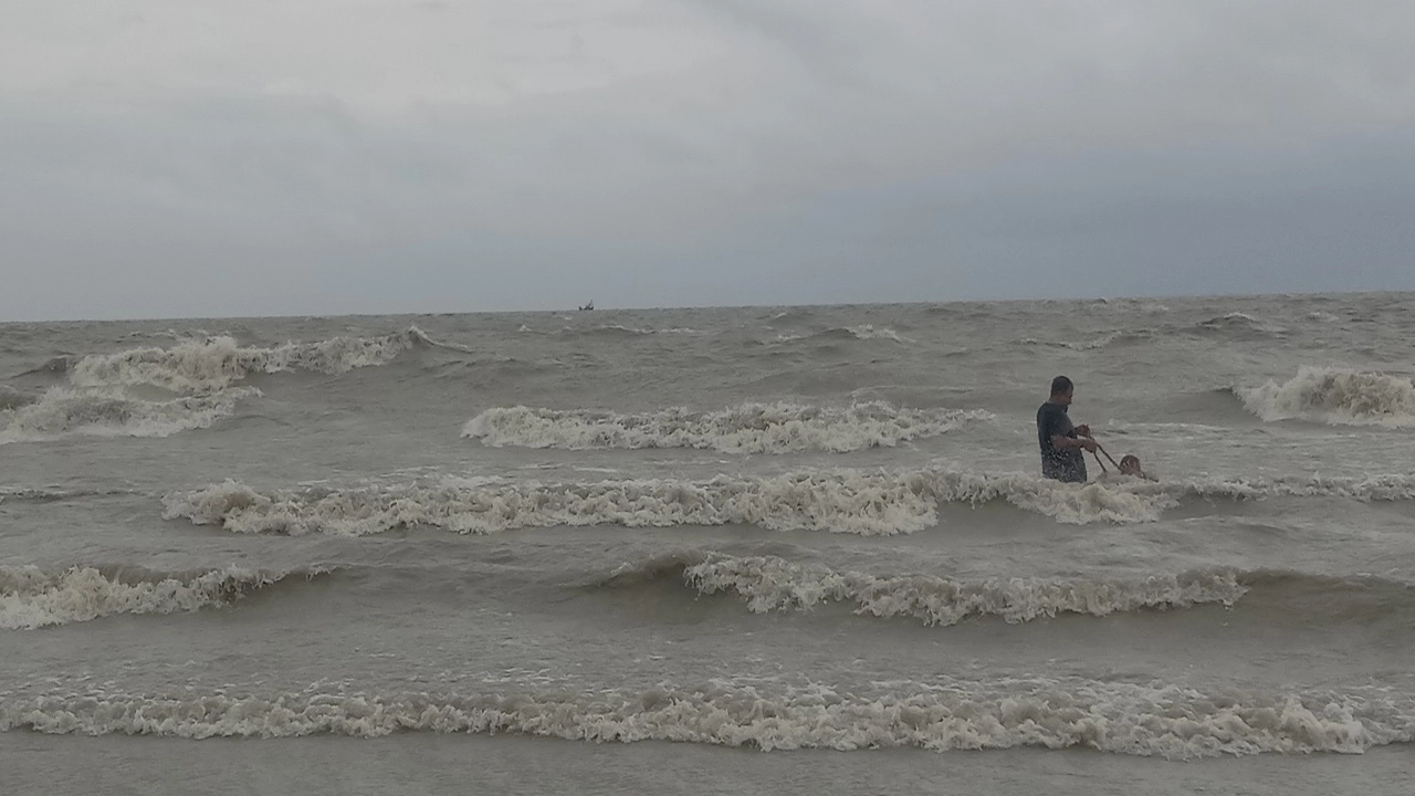 উত্তাল বঙ্গোপসাগর। পুরোনো ছবি