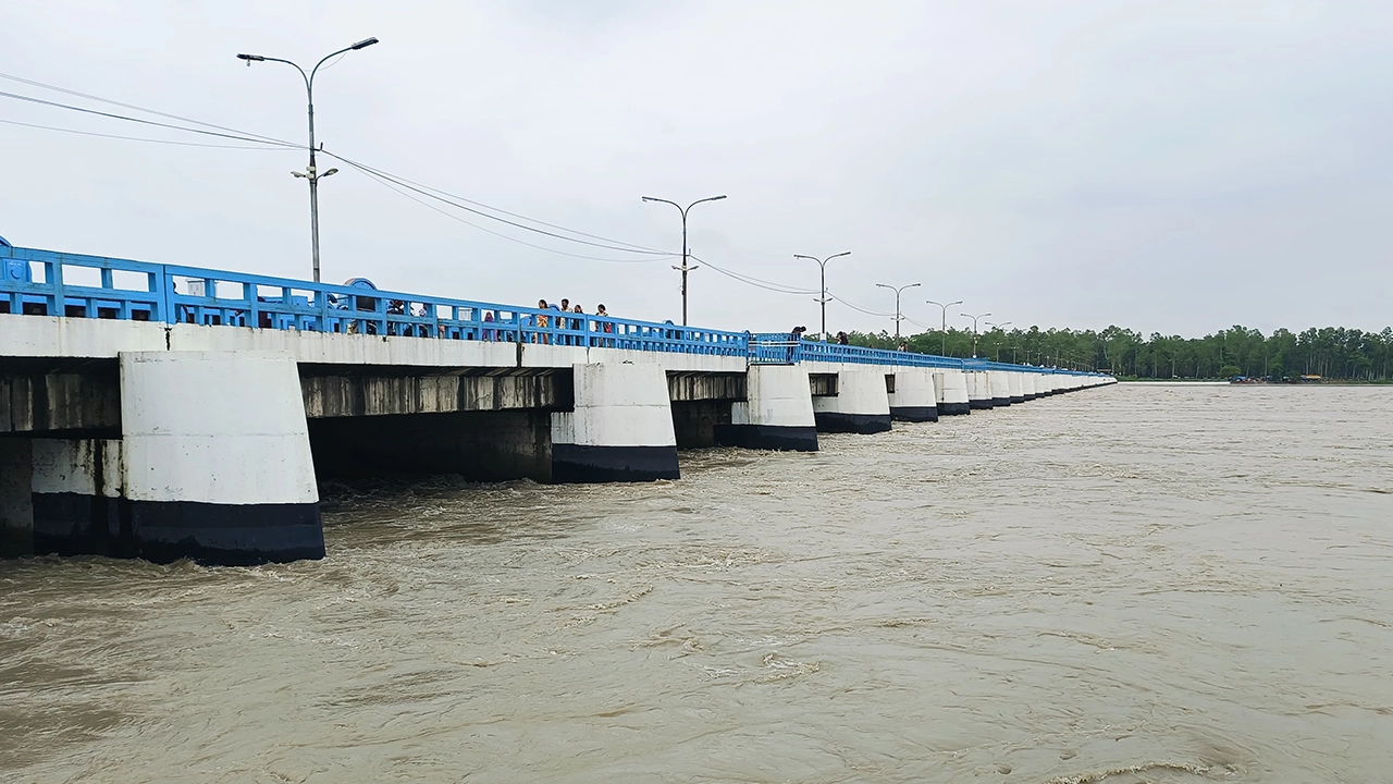 হাতীবান্ধায় অবস্থিত দেশের বৃহত্তম সেচ প্রকল্প তিস্তা ব্যারাজের দোয়ানী পয়েন্ট। ছবি : কালবেলা