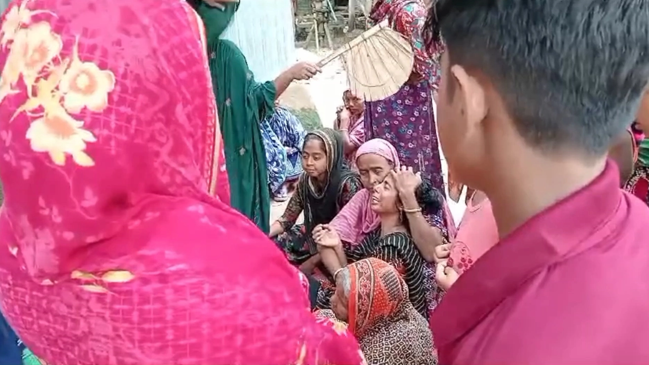 নিহত শিশুদের স্বজনদের আহাজারি। ছবি : কালবেলা