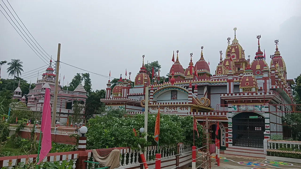 কুলাউড়ায় শতবর্ষী শিববাড়ি মন্দির। ছবি : কালবেলা