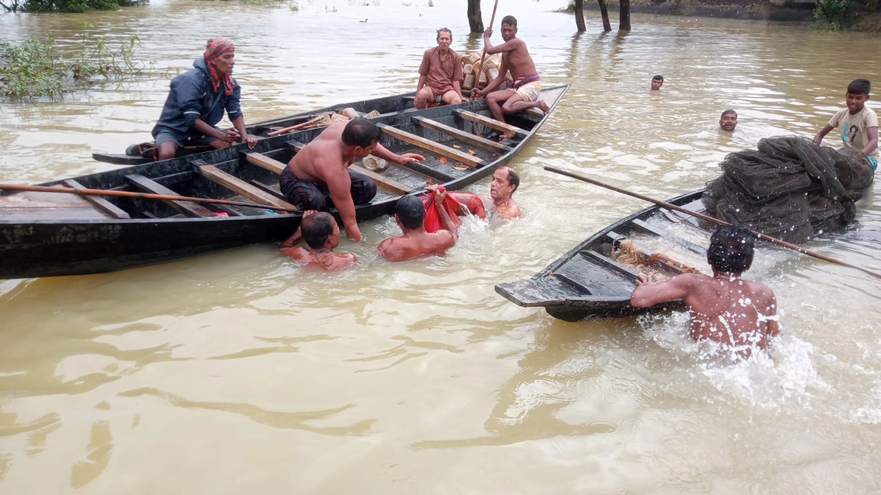 নেত্রকোনার কলমাকান্দায় নৌকা ডুবে দুই শিশু-কিশোরীর মৃত্যু। ছবি : কালবেলা