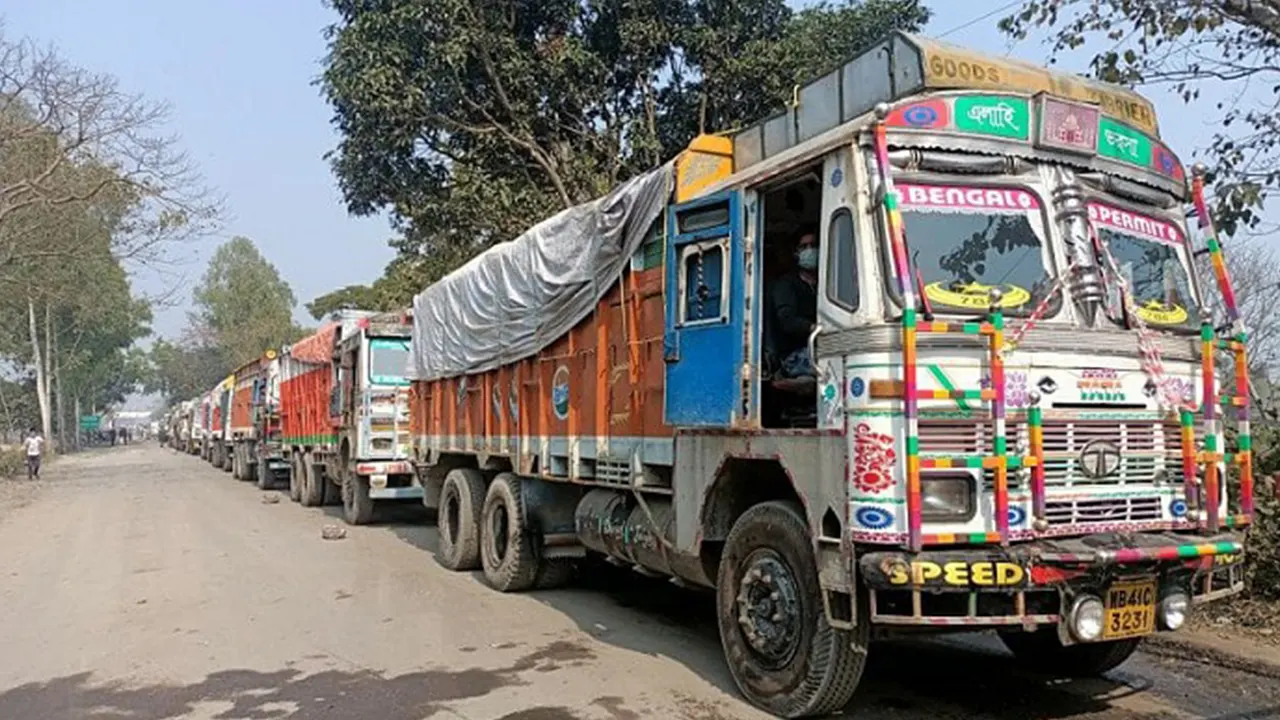 লালমনিরহাটের বুড়িমারী স্থলবন্দর। ছবি : কালবেলা