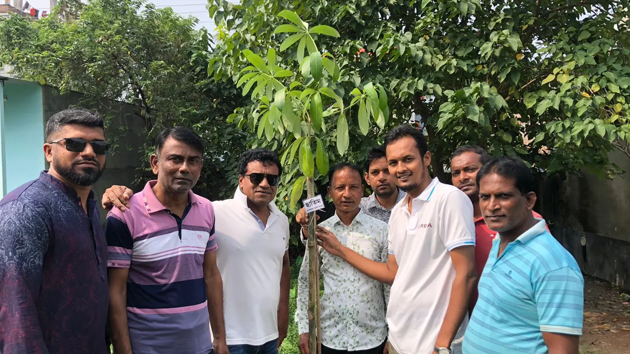 হার্ট বাংলার উদ্যোগে ছাতিম গাছের চারা রোপন। ছবি : সংগৃহীত