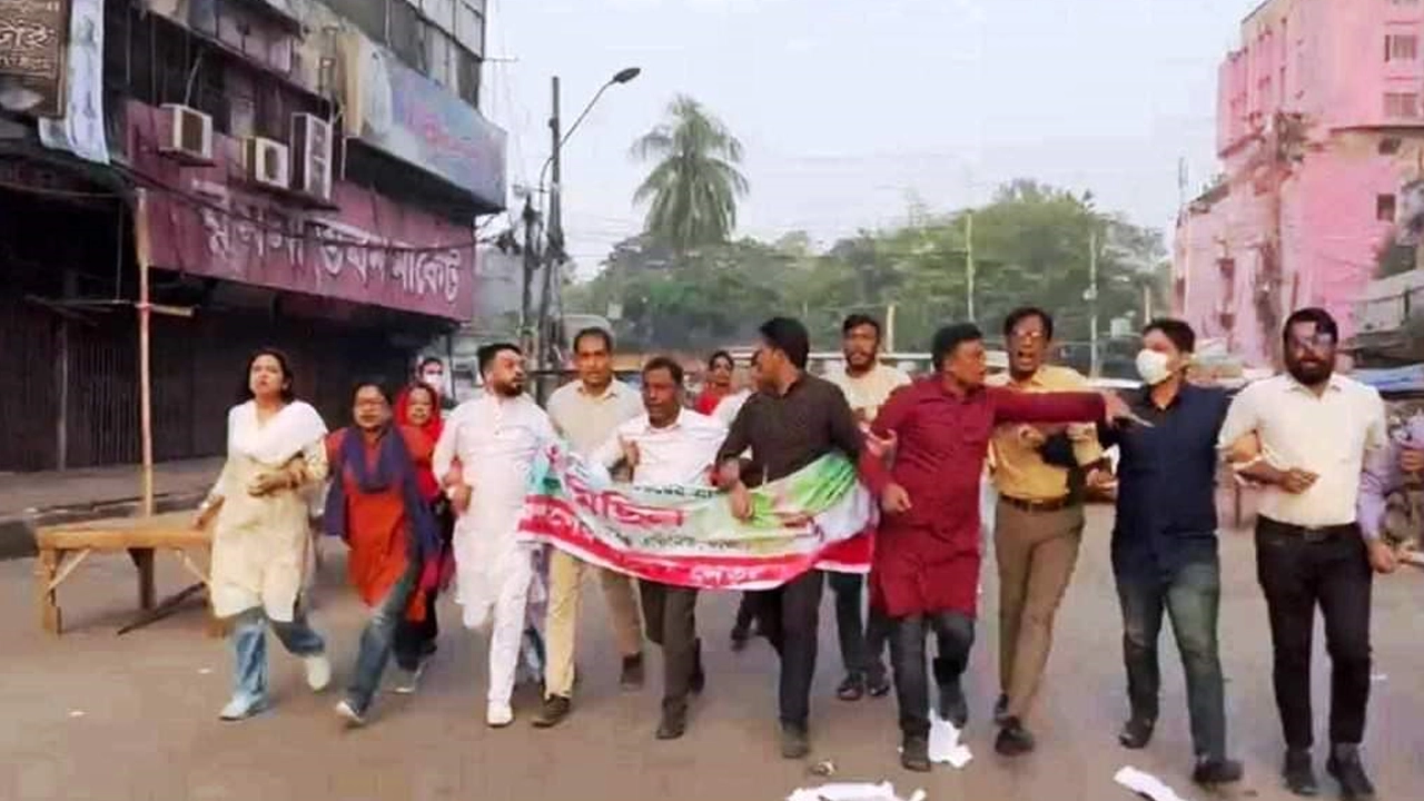 রাজধানীতে বিক্ষোভ মিছিলে আওয়ামী লীগ ও ছাত্রলীগের নেতাকর্মীরা। ছবি : কালবেলা