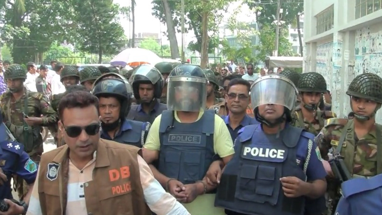 নাটোরে সাবেক এমপি শিমুলের সহযোগীর ওপর হামলা। ছবি : কালবেলা