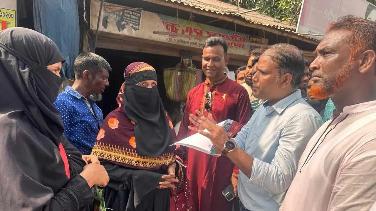 পথসভায় স্বেচ্ছাসেবক দলের সাংগঠনিক সম্পাদক নাজমুল হাসান। ছবি : কালবেলা