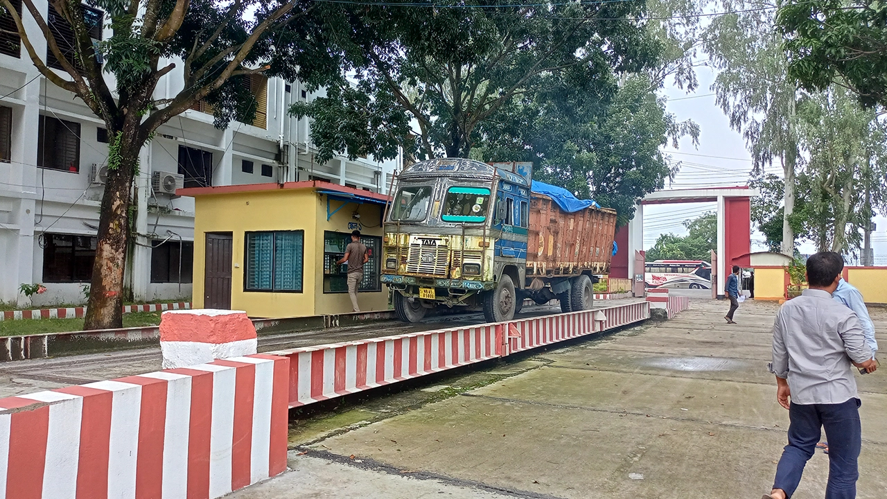 বাংলাবান্ধা স্থলবন্দর। ছবি : কালবেলা