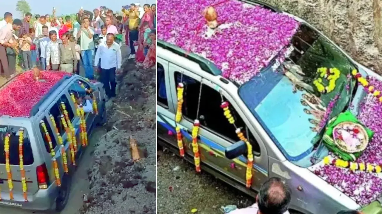 গাড়ির শেষকৃত্য অনুষ্ঠানে। ছবি : সংগৃহীত