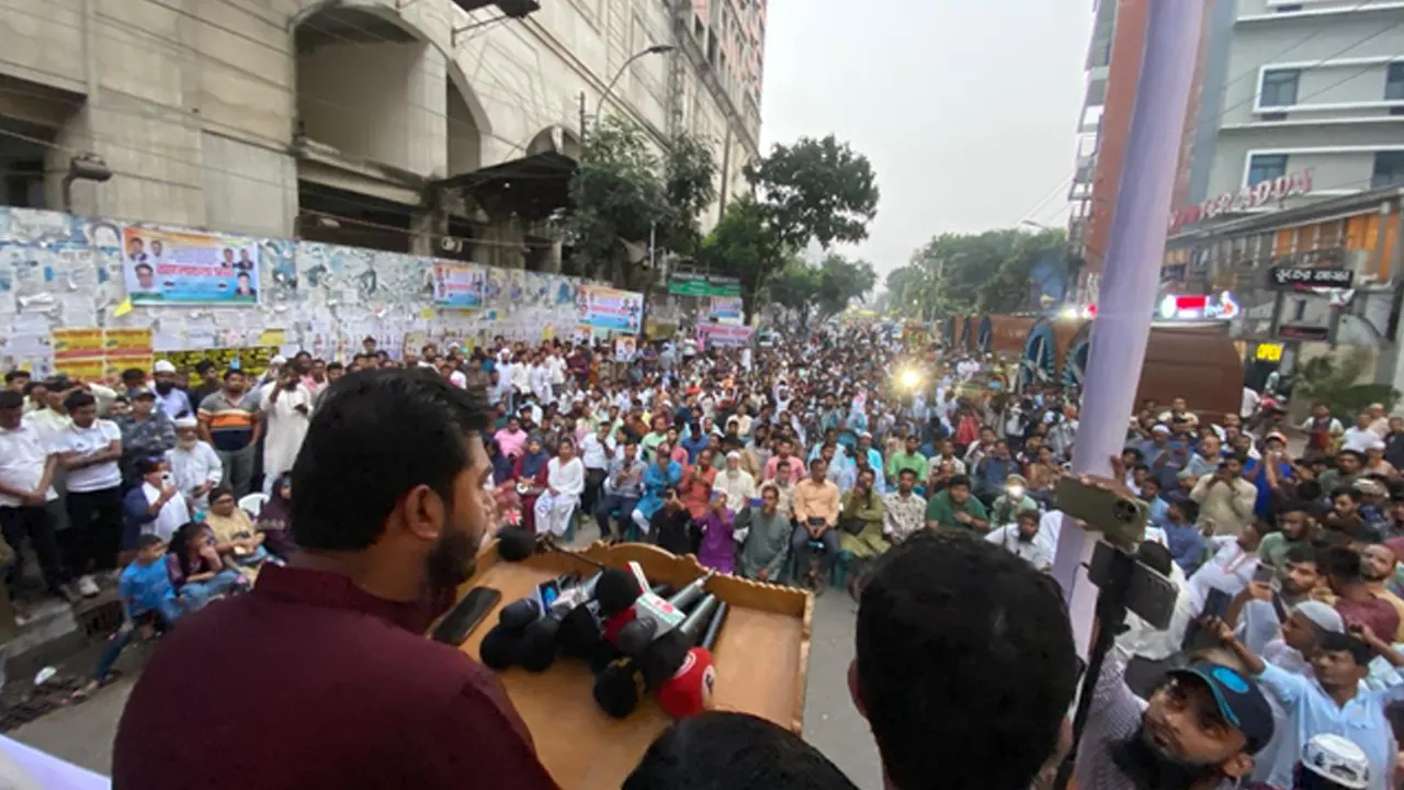 প্রধান অতিথির বক্তব্য রাখছেন নুরুল হক নুর। ছবি : কালবেলা