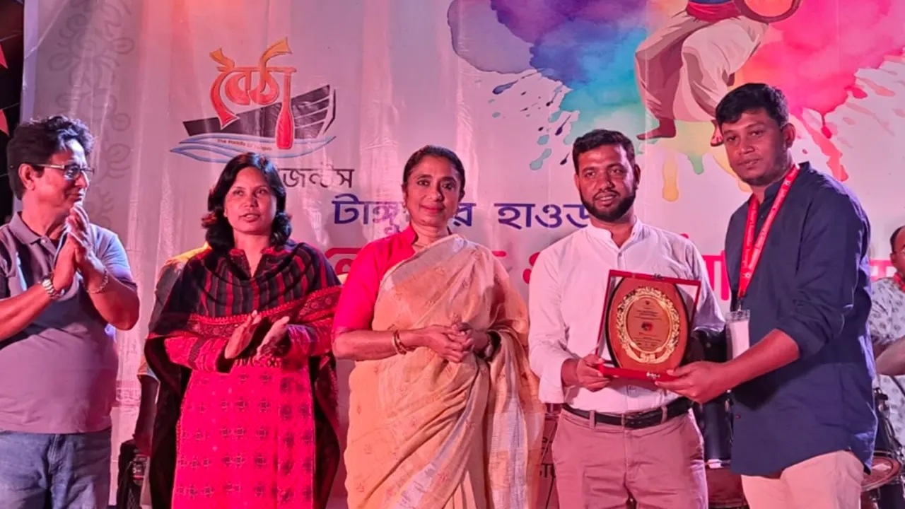 সুনামগঞ্জের তাহিরপুরে টাঙ্গুয়ার হাওর লোকজ ও পূর্ণিমা উৎসবে অতিথিরা। ছবি : কালবেলা