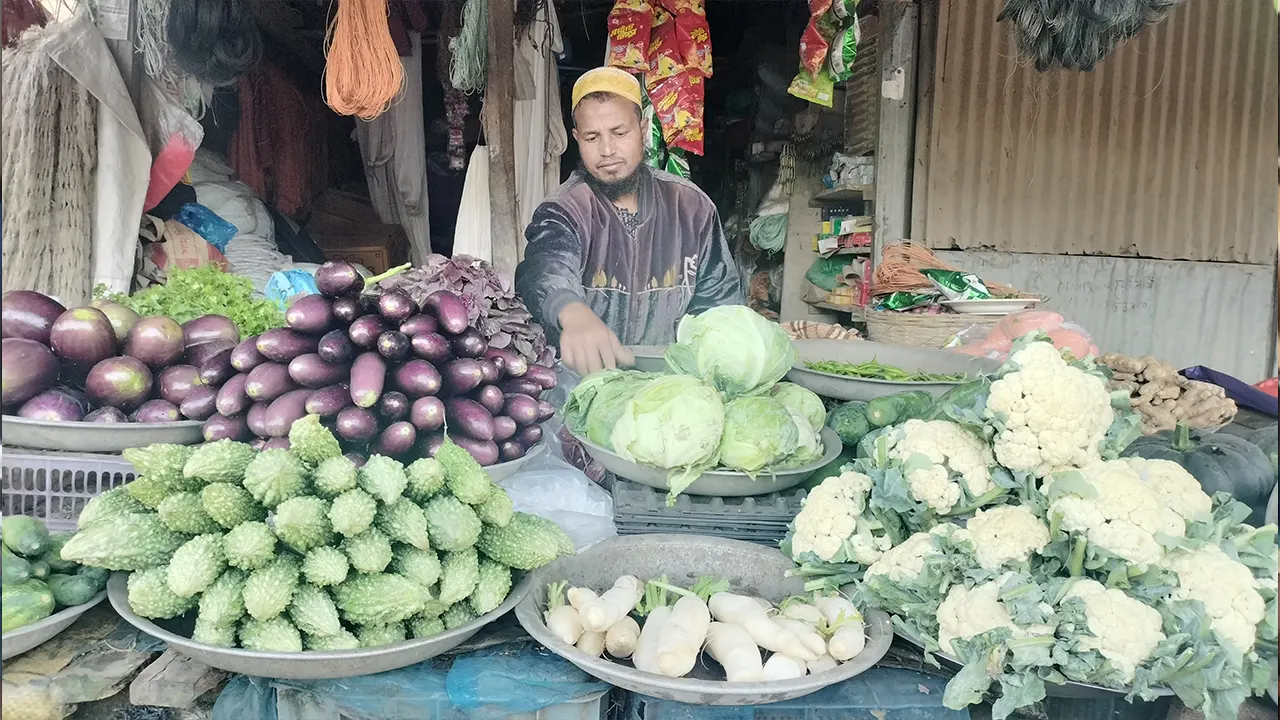 কলাপাড়ার পাখিমারা সবজি বাজার। ছবি : কালবেলা