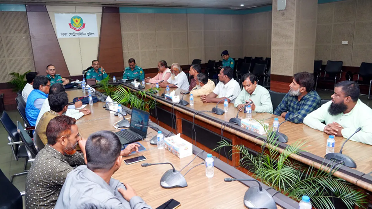 অটোরিকশা সড়কে নামানো নিয়ে সতর্ক করলেন ডিএমপি কমিশনার