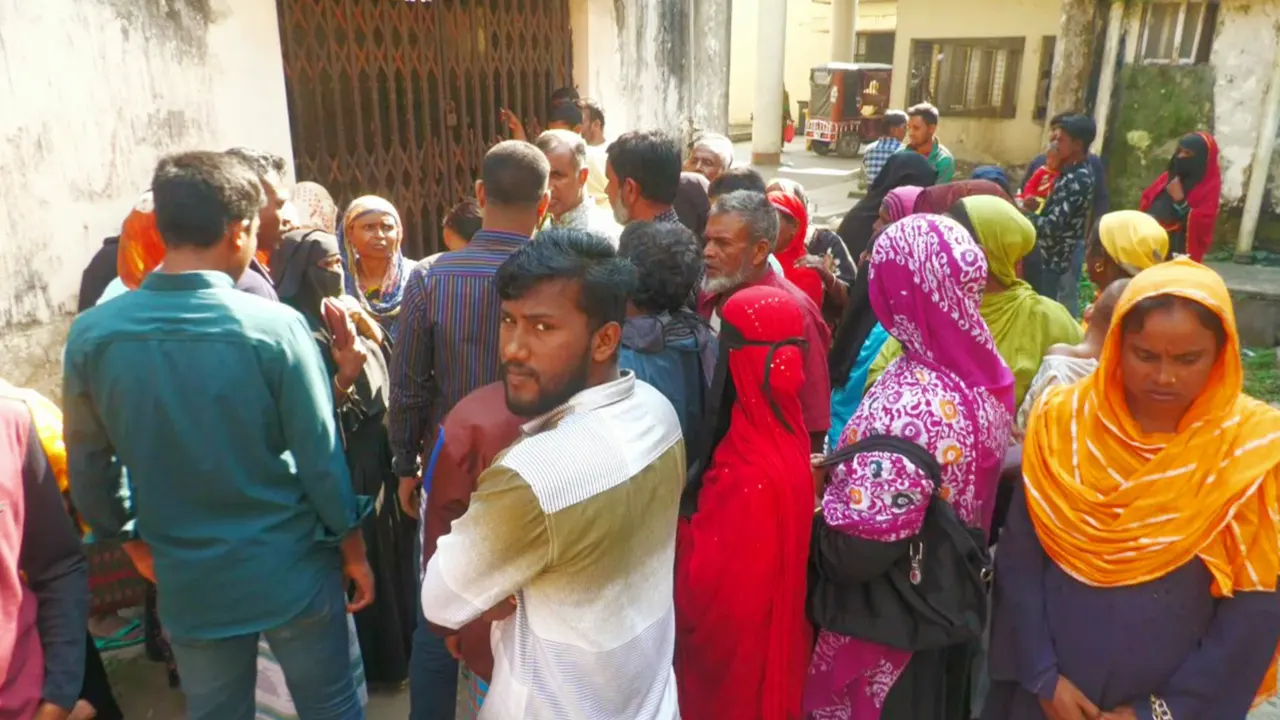 নিহত ওয়াসিম আকরামের লাশ মর্গে নেওয়া হয়। ছবি : কালবেলা