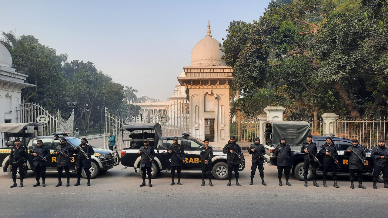 র‌্যাপিড অ্যাকশন ব্যাটালিয়নের (র‌্যাব) টহল। ছবি : কালবেলা