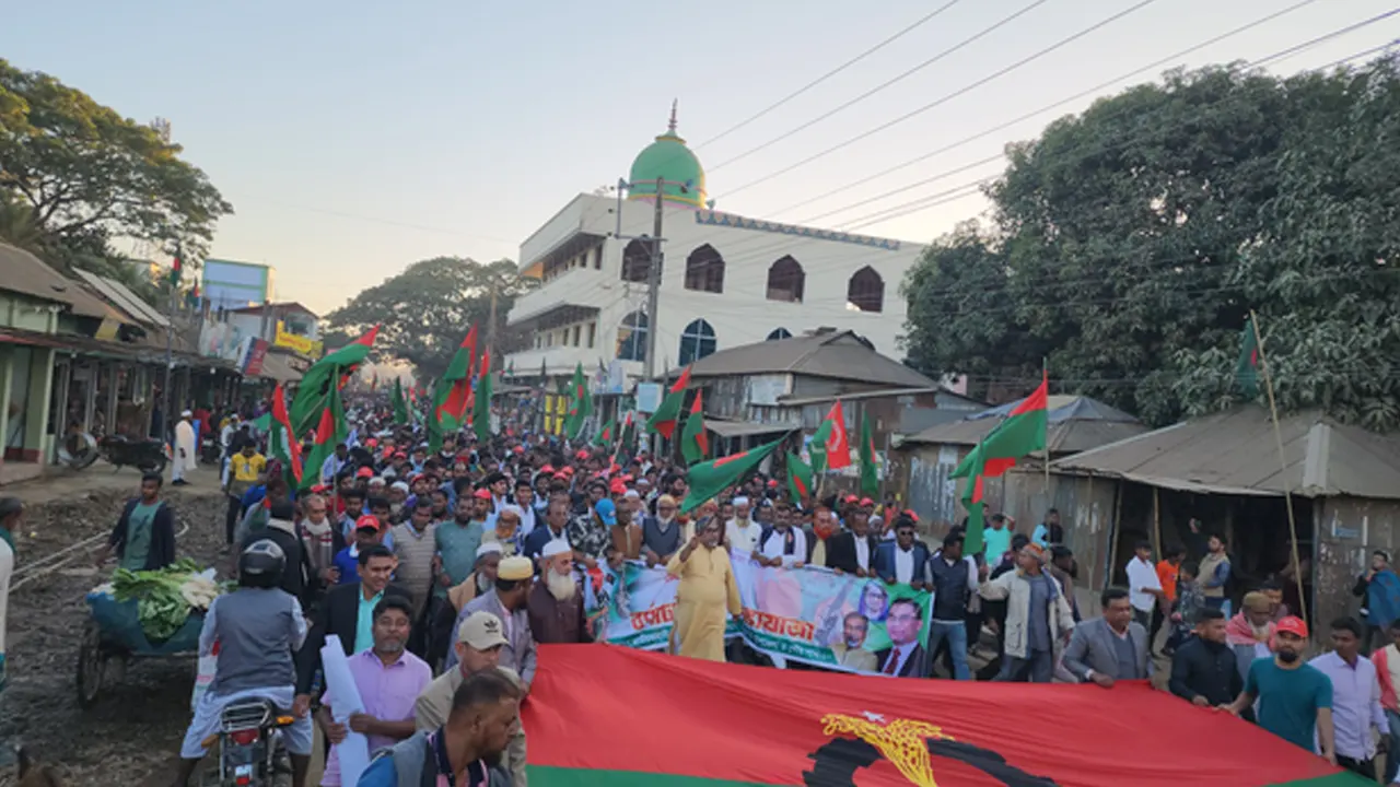 মহান বিজয় দিবস উপলক্ষে ময়মনসিংহের হালুয়াঘাটে বর্ণাঢ্য শোভাযাত্রা। ছবি : কালবেলা