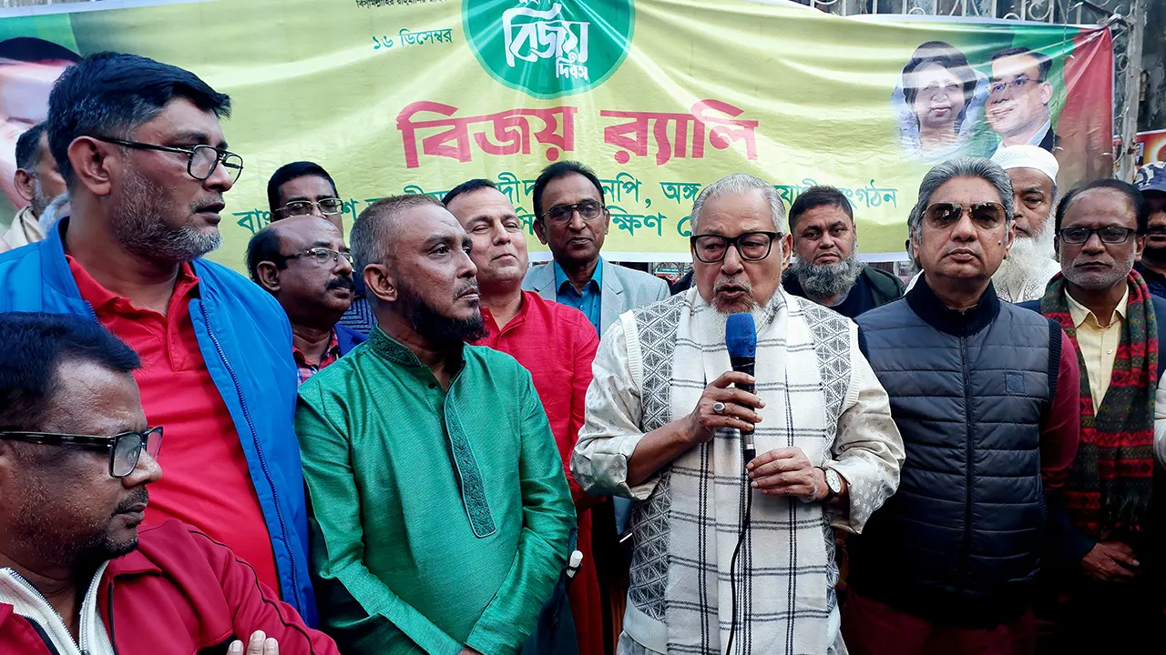 ‘বর্তমান সরকার জোর করে ক্ষমতা নেয়নি, আমরাই দিয়েছি’