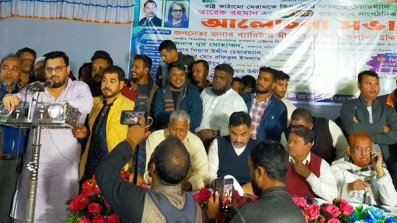 বক্তব্য রাখছেন ব্যারিস্টার মীর মোহাম্মদ হেলাল উদ্দিন। ছবি : কালবেলা