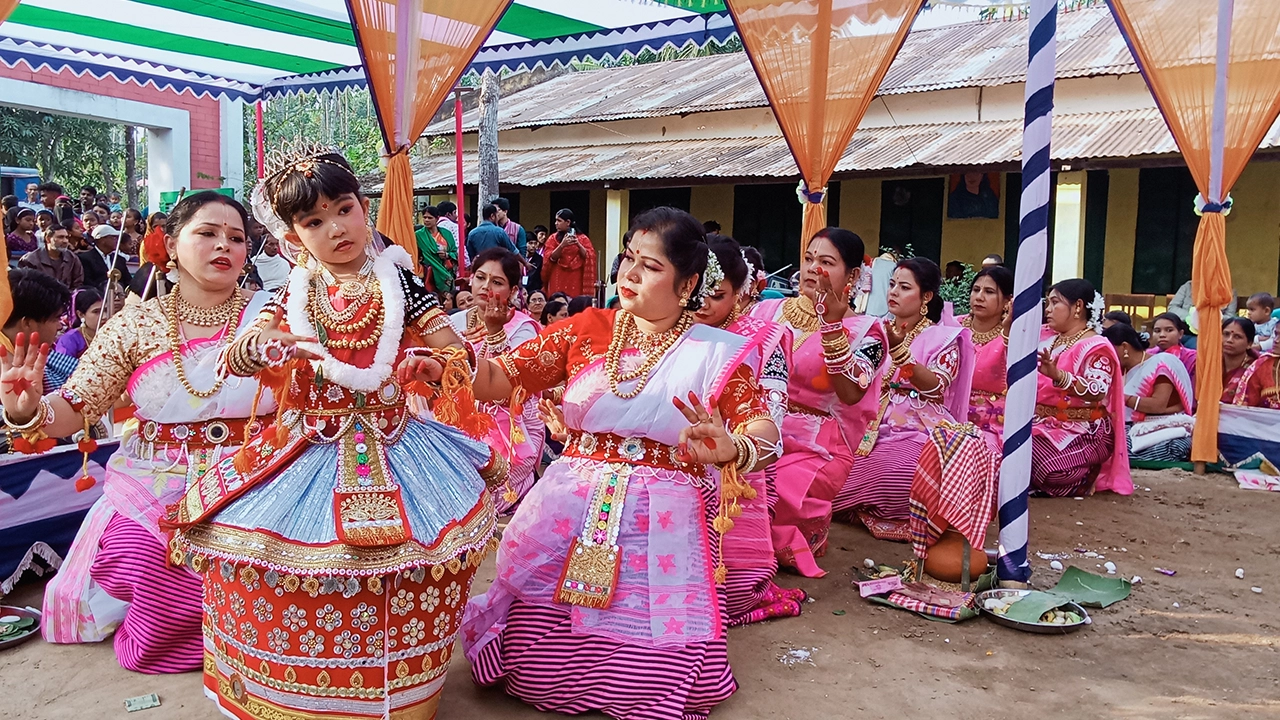 মৌলভীবাজারের কমলগঞ্জে পৌষসংক্রান্তি উৎসব উপলক্ষে ধন সিংহ স্মরণে ১১৫তম ঐতিহ্যবাহী বেলি রাস অনুষ্ঠিত। ছবি : কালবেলা