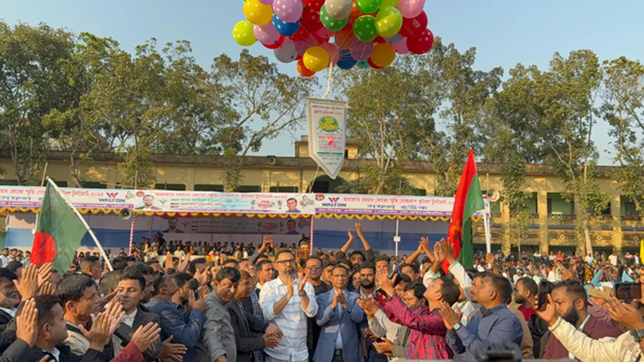 আরাফাত রহমান কোকো স্মৃতি গোল্ড কাপ ফুটবল টুর্নামেন্টের উদ্বোধন। ছবি : কালবেলা