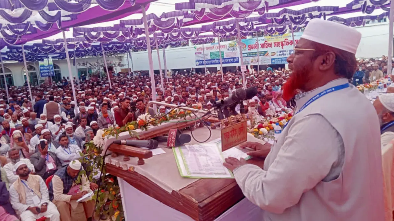 ফেনীতে জেলা জামায়াতের সভাপতি সম্মেলনে বক্তব্য দিচ্ছেন কেন্দ্রীয় সেক্রেটারি জেনারেল অধ্যাপক মিয়া গোলাম পরওয়ার। ছবি : কালবেলা