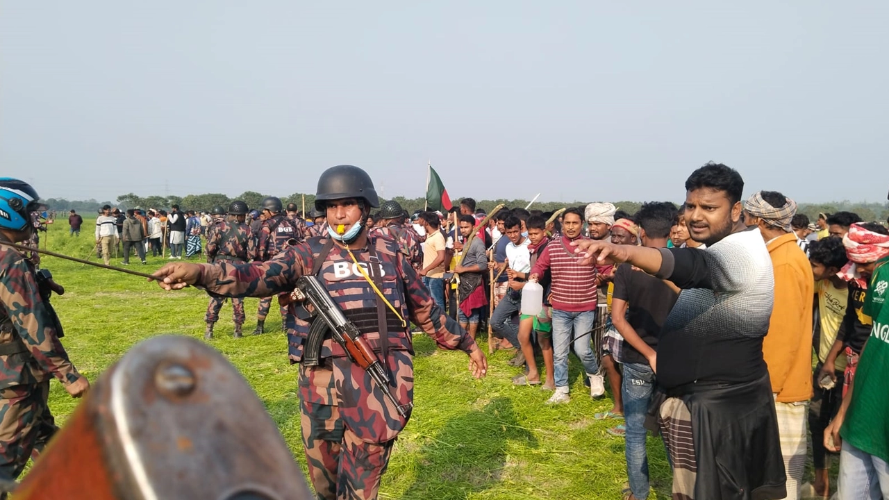 চাঁপাইনবাবগঞ্জের শিবগঞ্জ উপজেলার চৌকা ও কিরণগঞ্জ সীমান্তে বর্তমানে পরিস্থিতি স্বাভাবিক রয়েছে। ছবি : কালবেলা