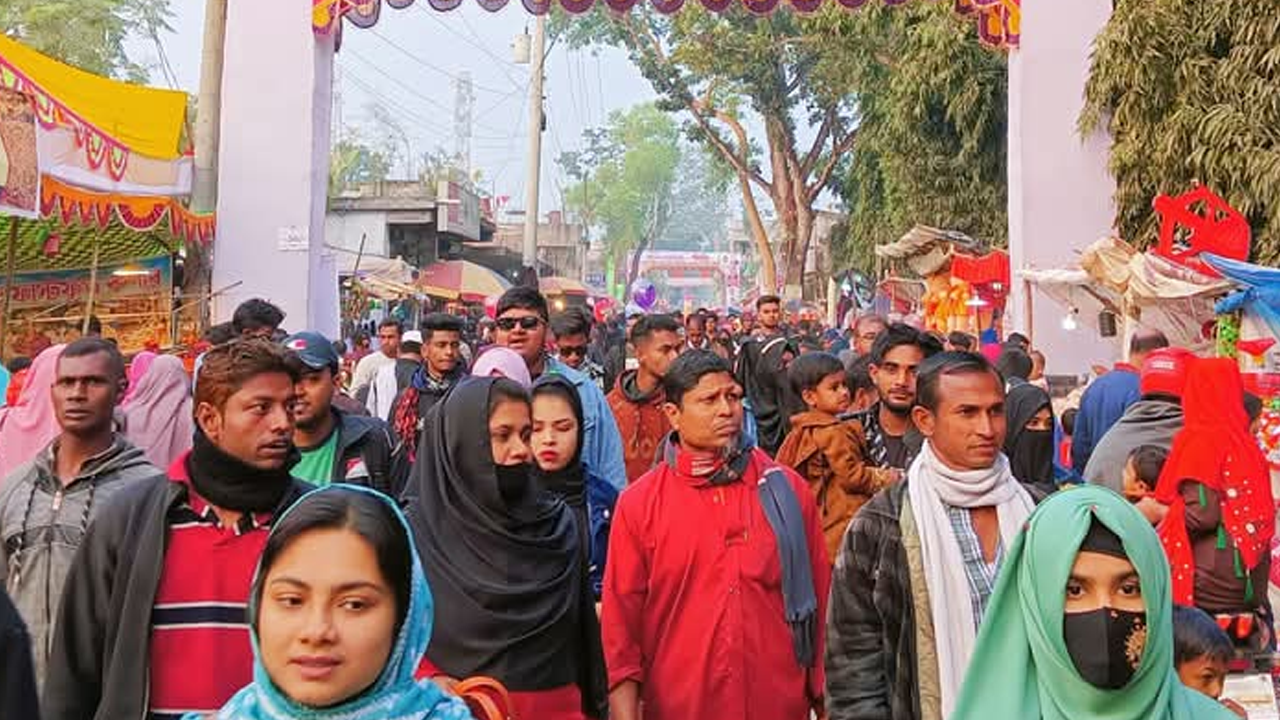 মেলার শেষদিনে ছিল উপচে পড়া ভিড়। ছবি : কালবেলা