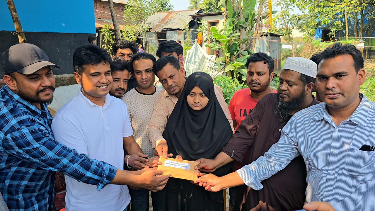 ইমার বাড়িতে তারেক রহমানের প্রতিনিধি দল। ছবি : কালবেলা