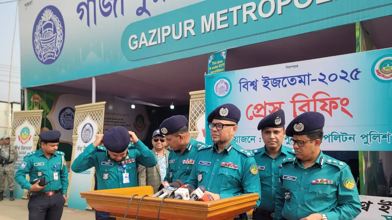 সংবাদ সম্মলনে বক্তব্য রাখেন জিএমপি কমিশনার ড. নাজমুল করীম খান। ছবি : কালবেলা