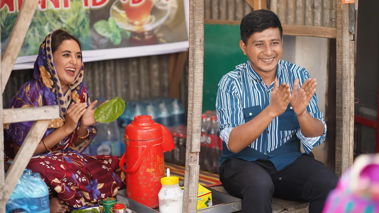 শ্বশুর আব্বার টি-স্টল নাটকের দৃশ্যে শামীম-তানিয়া। ছবি : কালবেলা