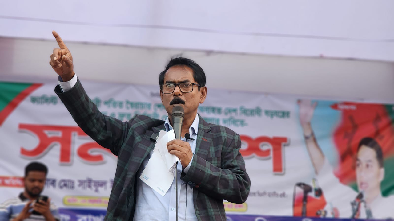 ঝিনাইদহে সমাবেশে বক্তব্য দেন সাইফুল ইসলাম ফিরোজ। ছবি : কালবেলা