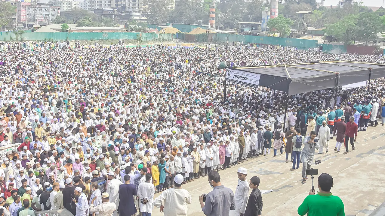 আবদুল্লাহ আল নোমানের জানাজায় গণমানুষের উপচেপড়া ভিড়। ছবি : কালবেলা