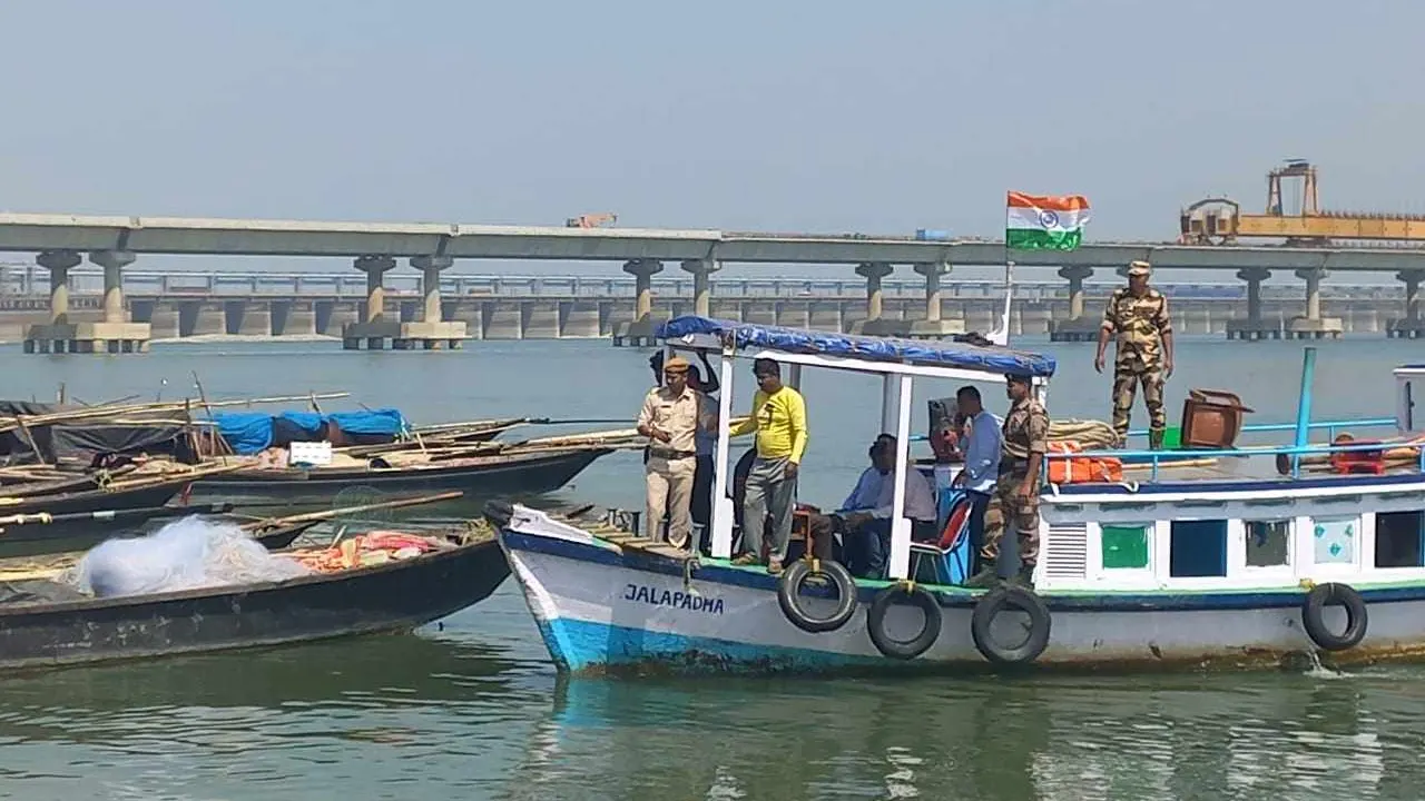 গঙ্গা-পদ্মার পানিবণ্টন চুক্তি সংক্রান্ত বৈঠকের জন্য কলকাতায় পৌঁছেছেন বাংলাদেশের ১১ সদস্যের একটি প্রতিনিধিদল। ছবি : সংগৃহীত