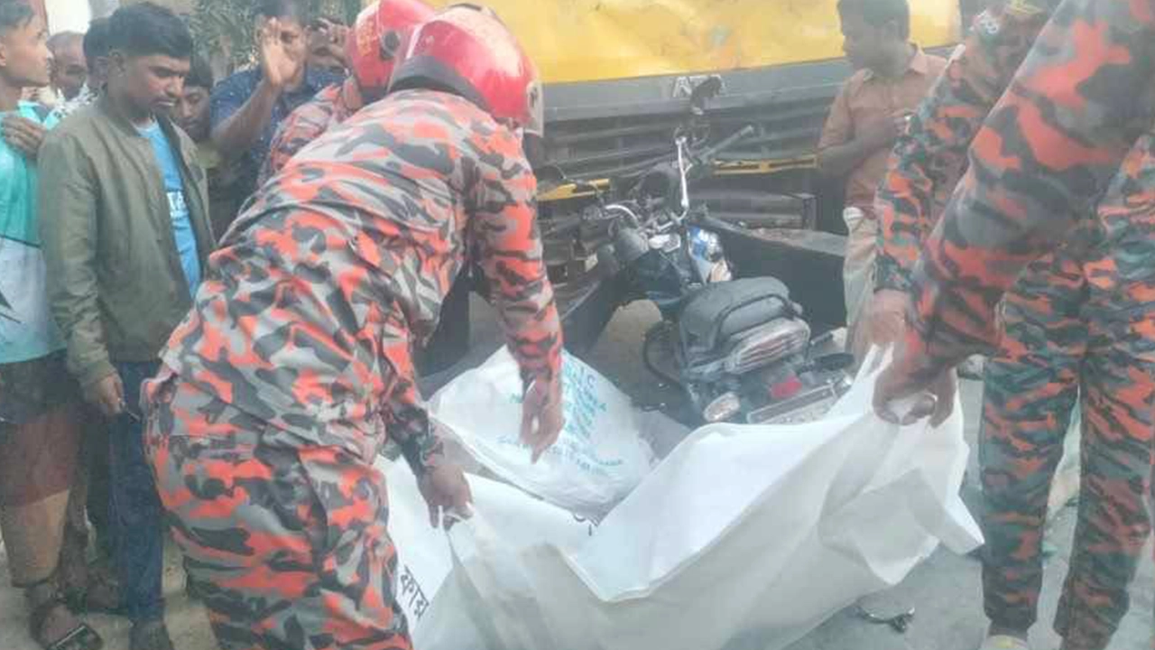 জয়পুরহাটের ক্ষেতলালে ট্রাক-মোটরসাইকেলের ধাক্কায় দুজন নিহত হয়েছেন। ছবি : কালবেলা