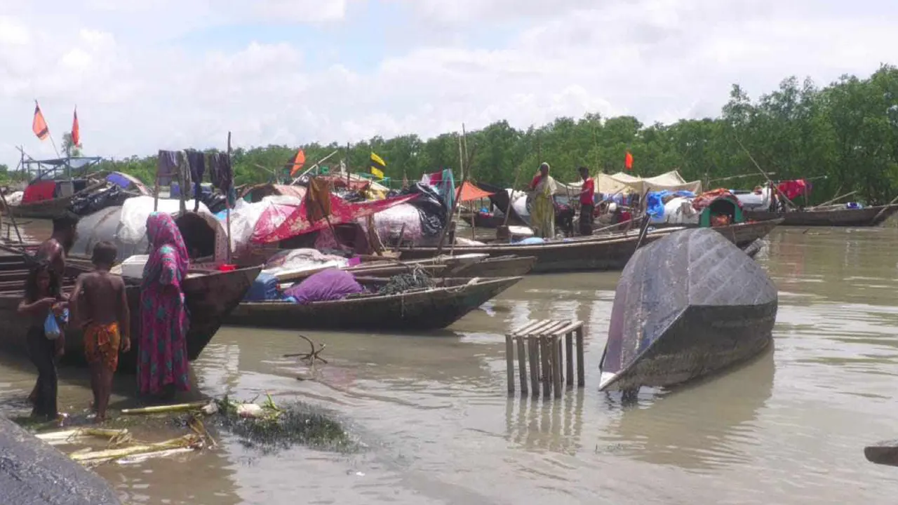 পটুয়াখালীর তেঁতুলিয়া পাড়ের জেলেদের একটি চিত্র। ছবি : কালবেলা