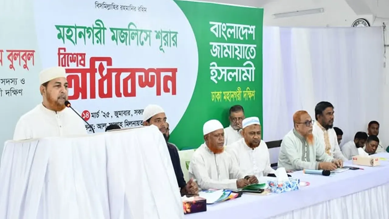 প্রধান অতিথির বক্তব্য রাখছেন মাওলানা রফিকুল ইসলাম খান। ছবি : কালবেলা