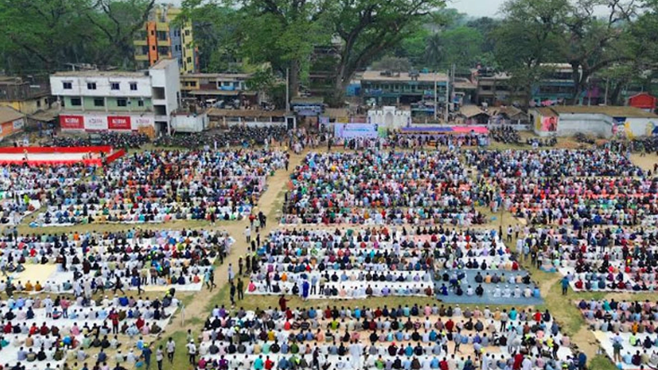 ইফতারে বিএনপির নেতাকর্মীরা। ছবি : সংগৃহীত