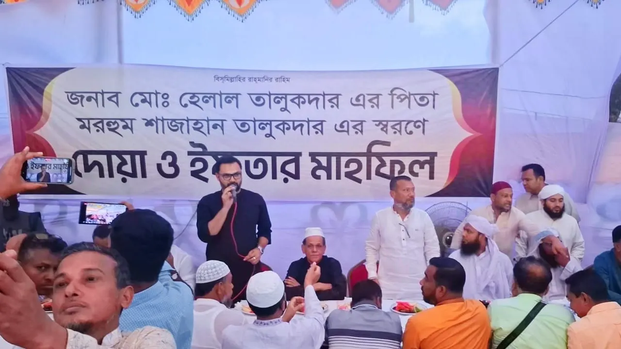 দোয়া ও ইফতার মাহফিলে বক্তব্য রাখেন আমিনুল হক। ছবি : কালবেলা