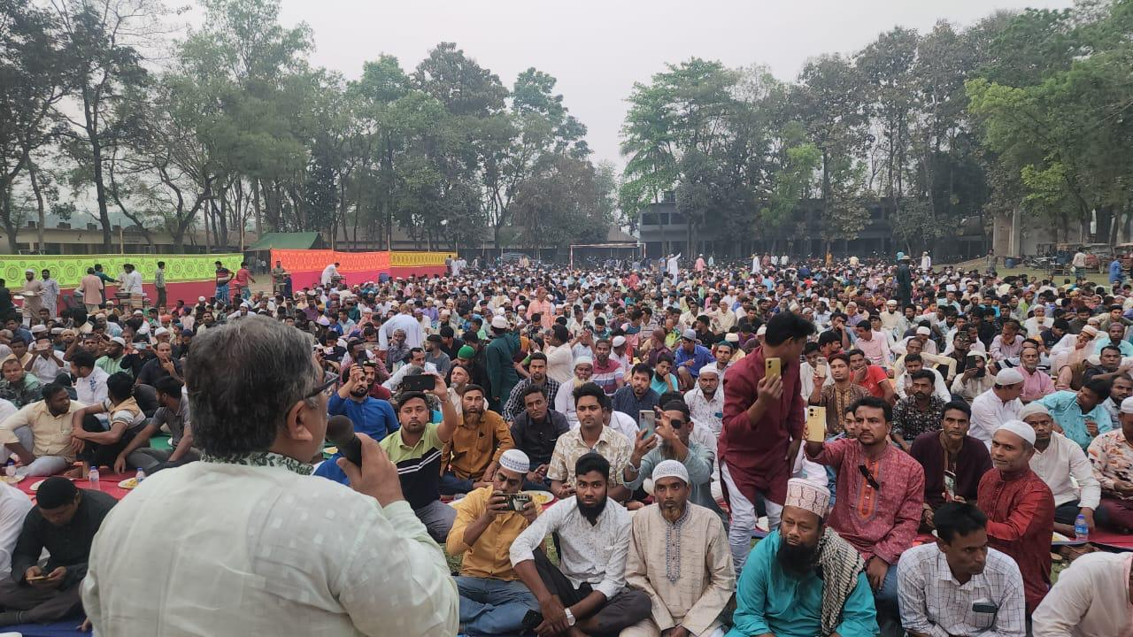 ময়মনসিংহে ইফতার মাহফিলপূর্ব আলোচনায় বক্তব্য দেন এমরান সালেহ প্রিন্স। ছবি : কালবেলা