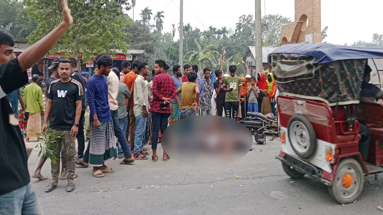 কিশোরগঞ্জ-ময়মনসিংহ আঞ্চলিক মহাসড়কের সড়ক দুর্ঘটনায় গ্রামীণ ব্যাংক কর্মকর্তা নিহত। ছবি : কালবেলা