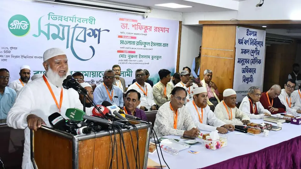 রাজধানীর কাকরাইলস্থ ইনস্টিটিউশন অব ডিপ্লোমা ইঞ্জিনিয়ার্স বাংলাদেশ (আইডিইবি) ভবনের সোশ্যাল গার্ডেন হলে এক অনুষ্ঠানে প্রধান অতিথির বক্তব্যে জামায়াত আমির ডা. শফিকুর রহমান। ছবি : সংগৃহীত